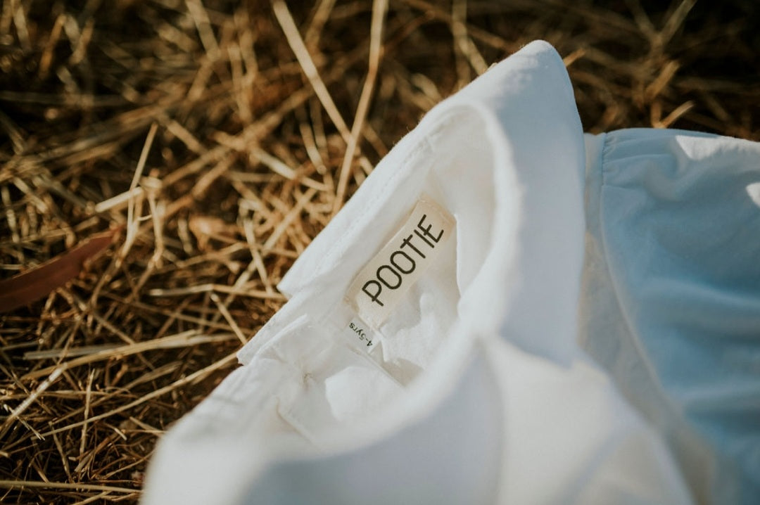 White short sleeve button blouse