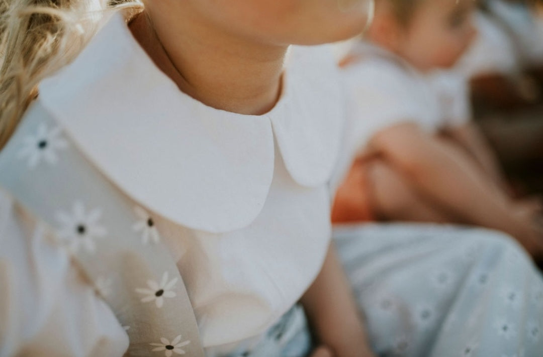 White short sleeve button blouse